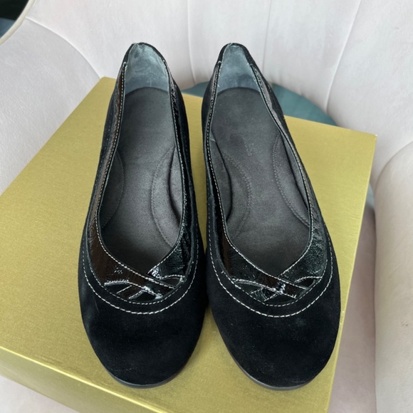 Aeorosoles 9M soft black flats, in suede with patent leather accents. - Picture 3 of 12